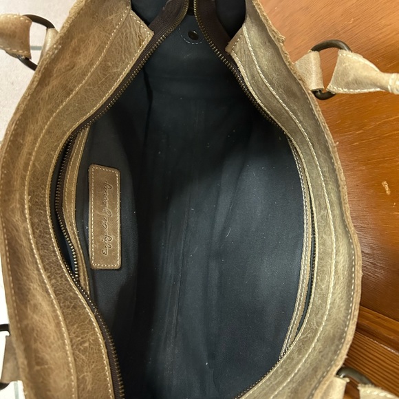 Oak River Handbag. 100% leather. Pure Awesomeness !! - Picture 4 of 6